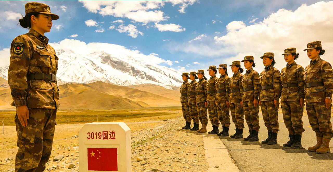 帕米尔高原上的女子护边队
 
在平均海拔超3500米的帕米尔高原，有一支女子护边