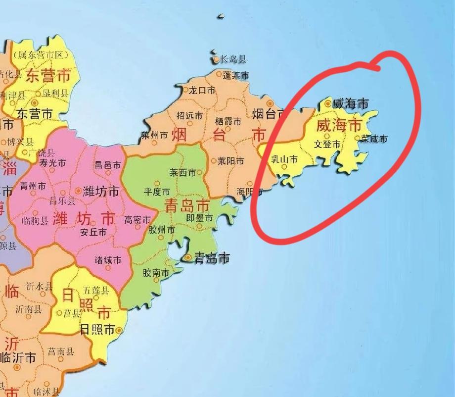 原来威海市和烟台市的位置关系挺微妙的，从地图上看，威海三面环海，西部只与烟台接壤