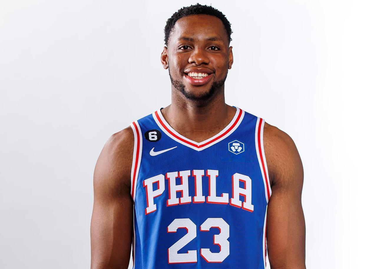 费城76人将与中锋查尔斯·巴锡签下一份10天短合同。巴锡的加盟将为76人的内线轮