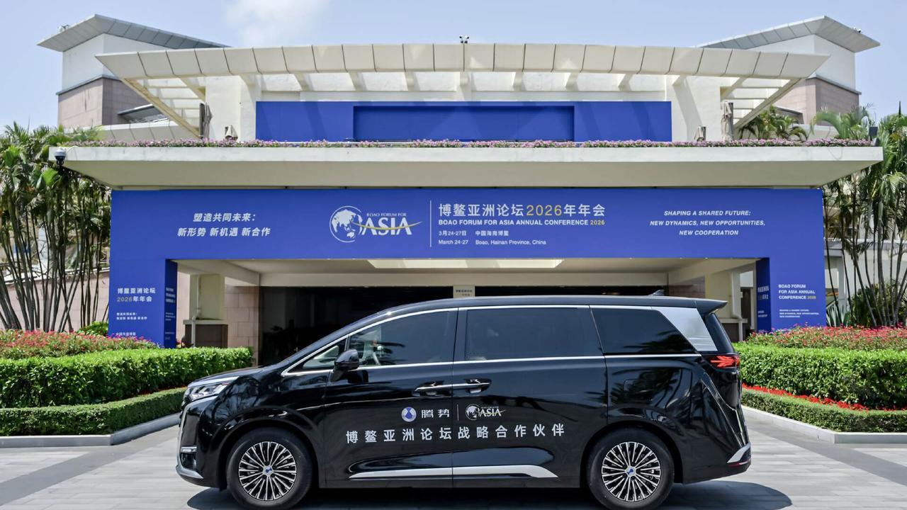 谁懂啊！博鳌论坛17年，“贵宾席”终于换了！

椰风海韵没变，但会议中心门口的车