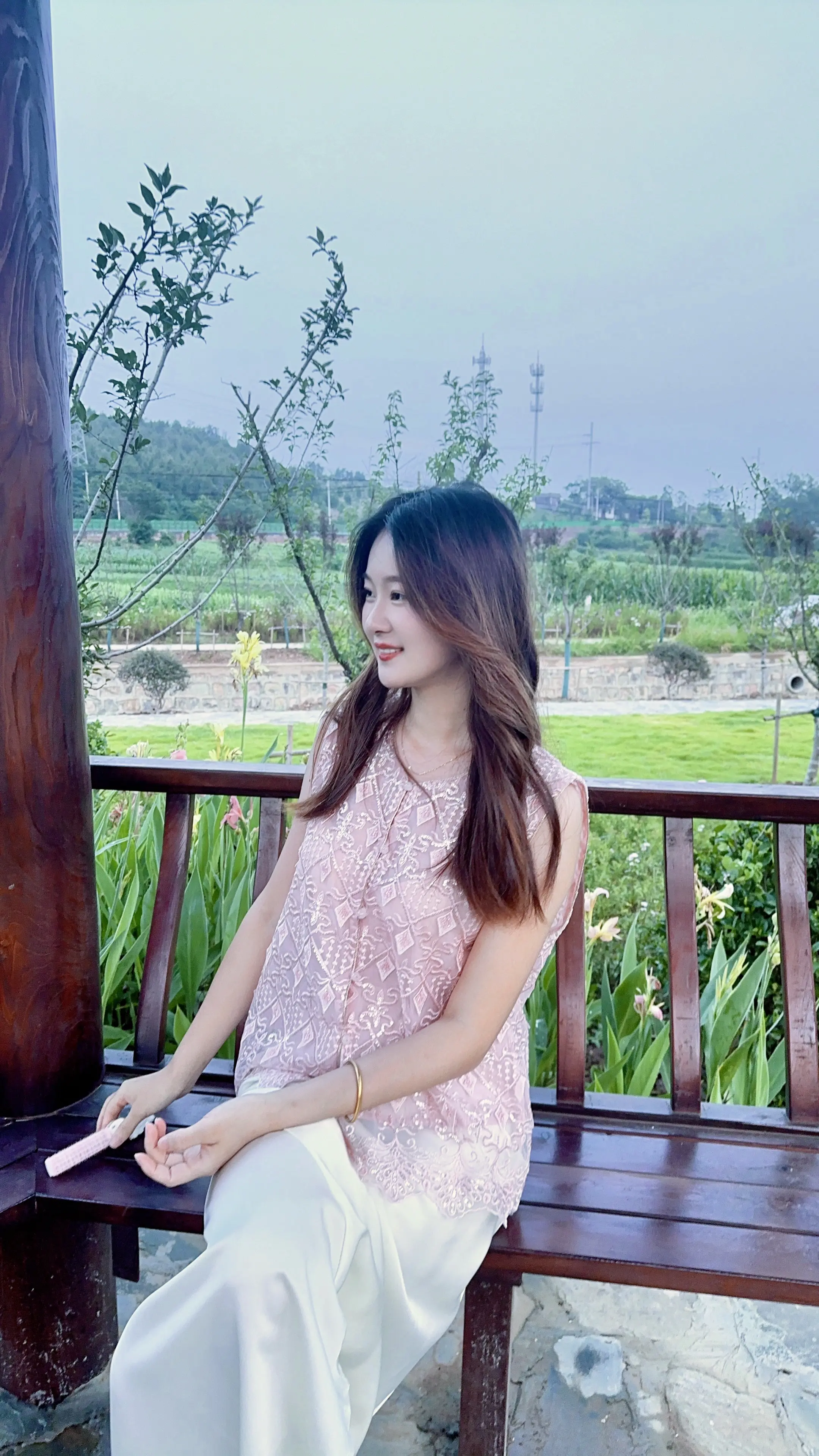 女人就要好三色😍周大福的金色 卡地亚的银色 人民币的红色