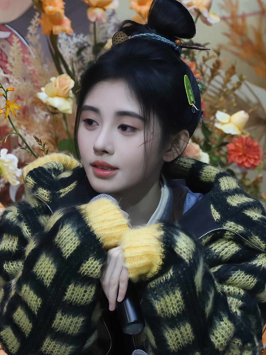 鞠婧祎 🍊鞠婧祎姜黎非 🍊鞠婧祎千香 你抬手接住飘落的彩带，像神明在收集信徒