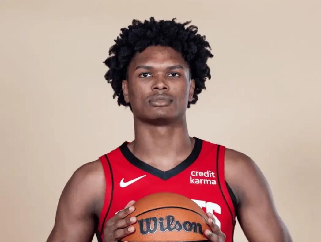 阿门汤普森的三分球实在是没谱啊，但至少敢投，休赛期慢慢练吧，把范大头顶下去，都不