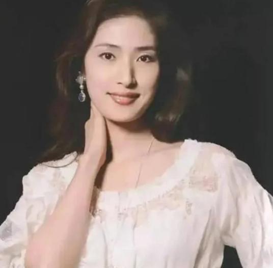2000年秋天，日本著名女艺人天海佑希的线粒体DNA，竟与一具距今3500年的绳