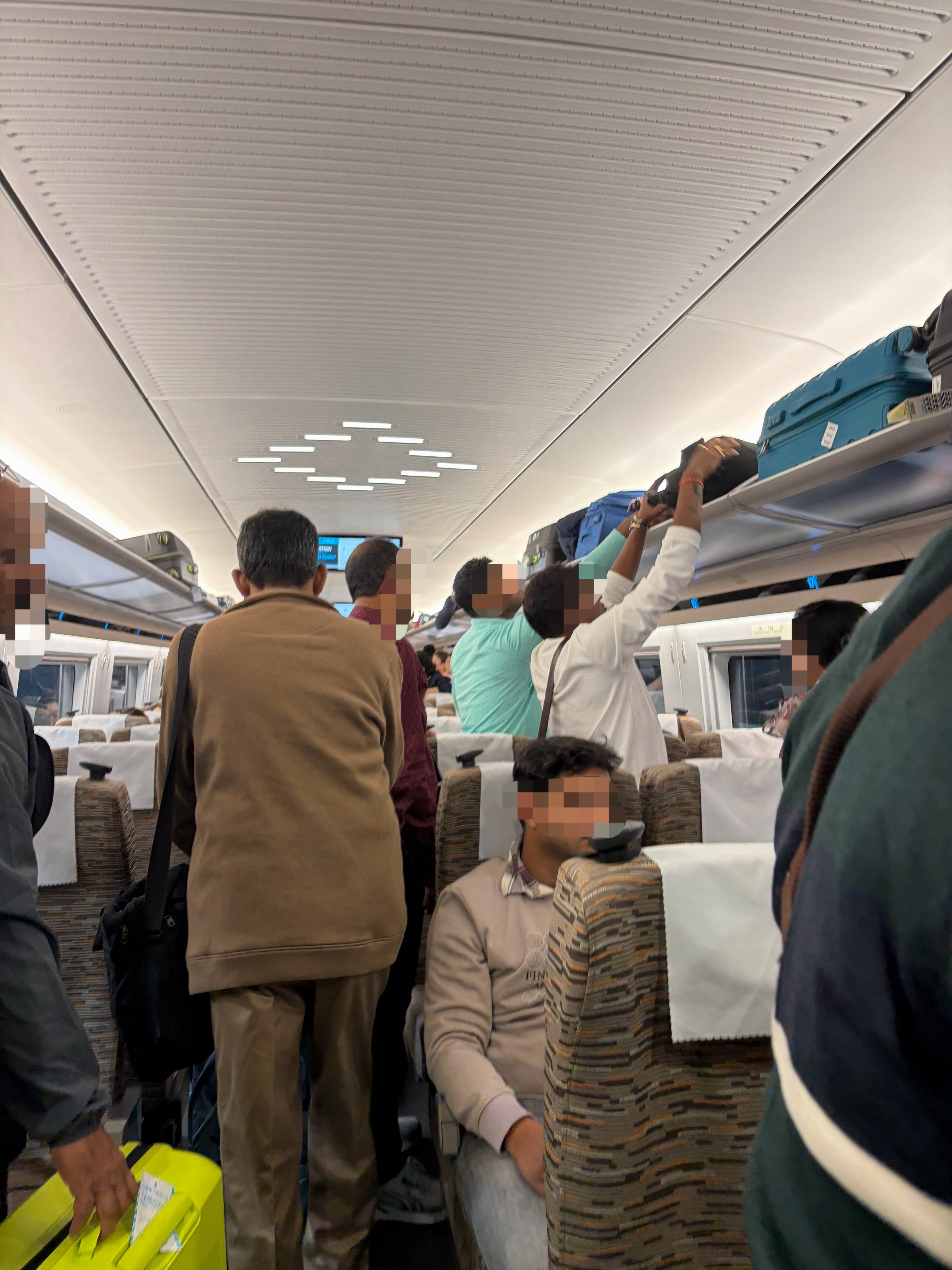 我真的也不是歧视但一想到要在这个车厢里坐四个半小时我还是有点…憋气的（物理）红烧