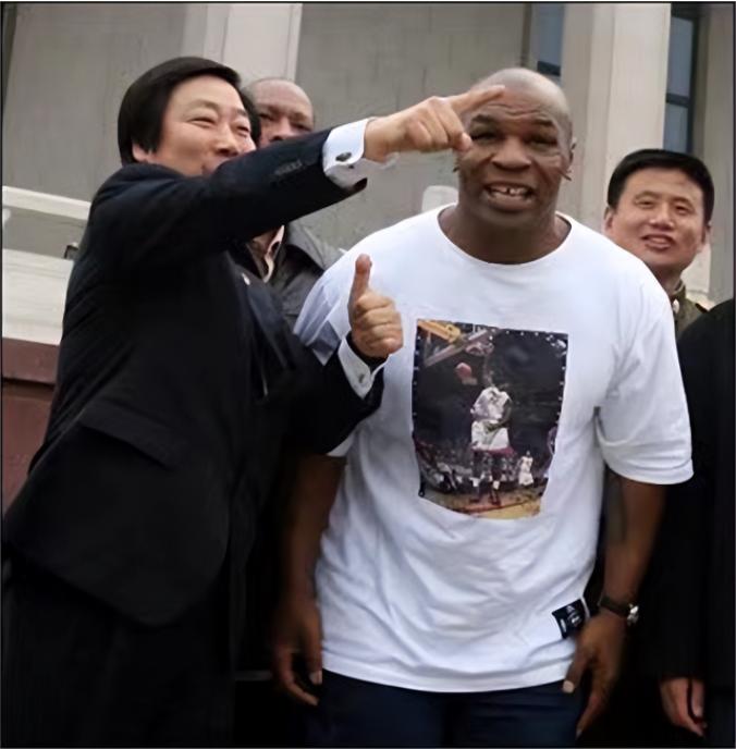 2006年，世界拳王泰森来中国偷偷瞻仰毛主席遗容，半分钟后，他出来说了一句这辈子