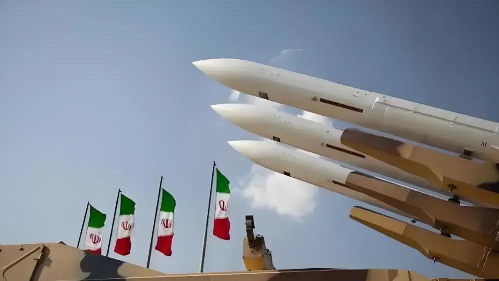 现在伊朗这盘棋，双方都在争时间。
 
特朗普已经叫停对伊谈判，还劝在那边的美国人