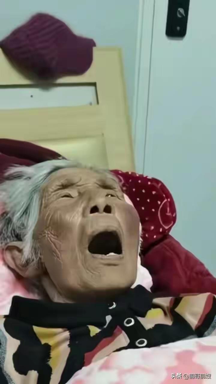太让人泪目了！
我奶奶九十三了，前几天快不行了，躺在床上突然喊妈，我大姑吓一跳说