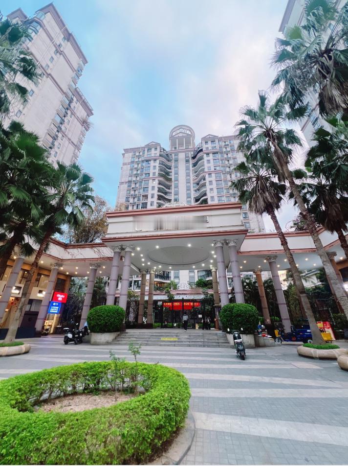 蛇口无敌海景房7折拍卖，南海玫瑰花园楼王6.5万拍卖，前排无遮挡海景~

南海玫
