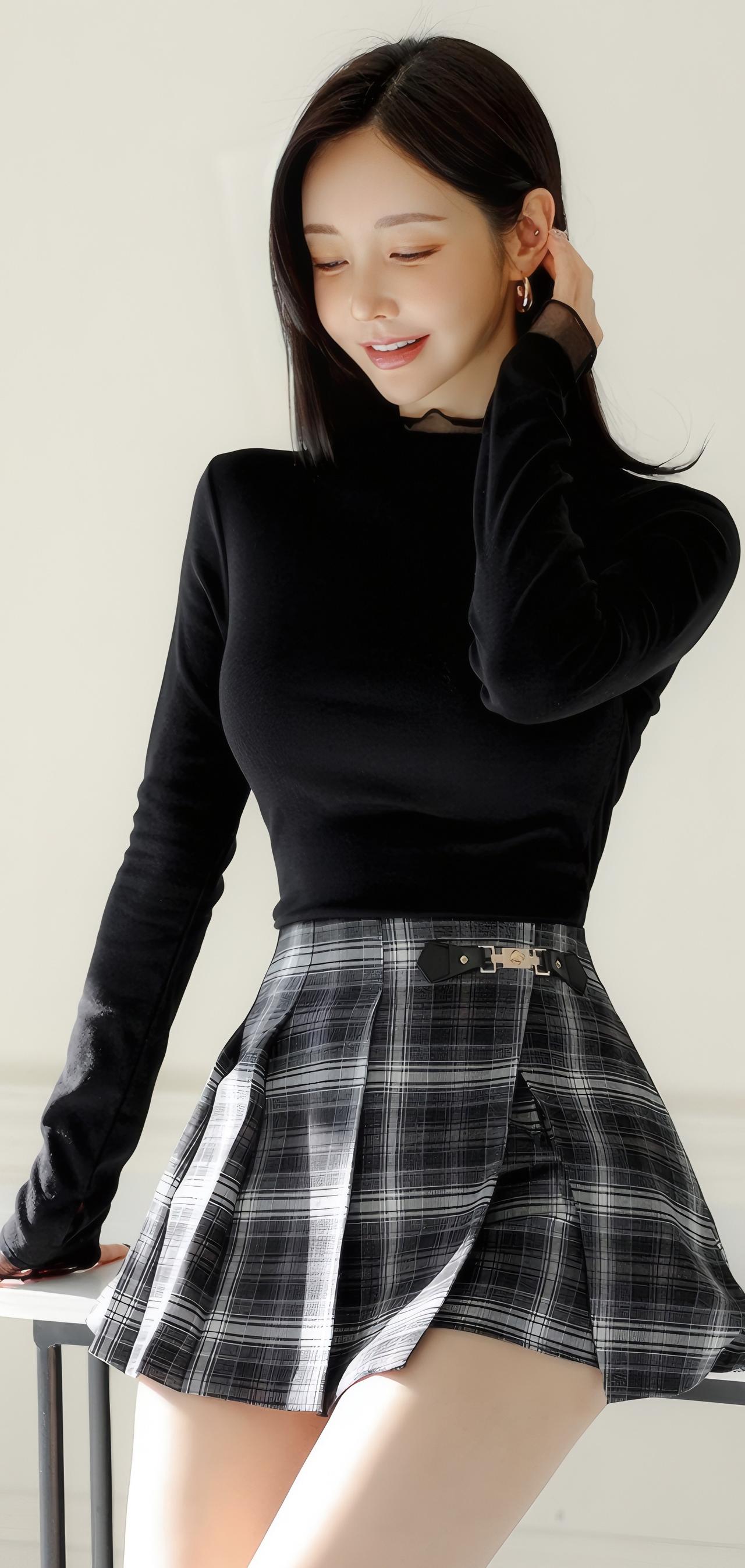 优雅黑衣搭配格纹短裙，气质满分！👗👠