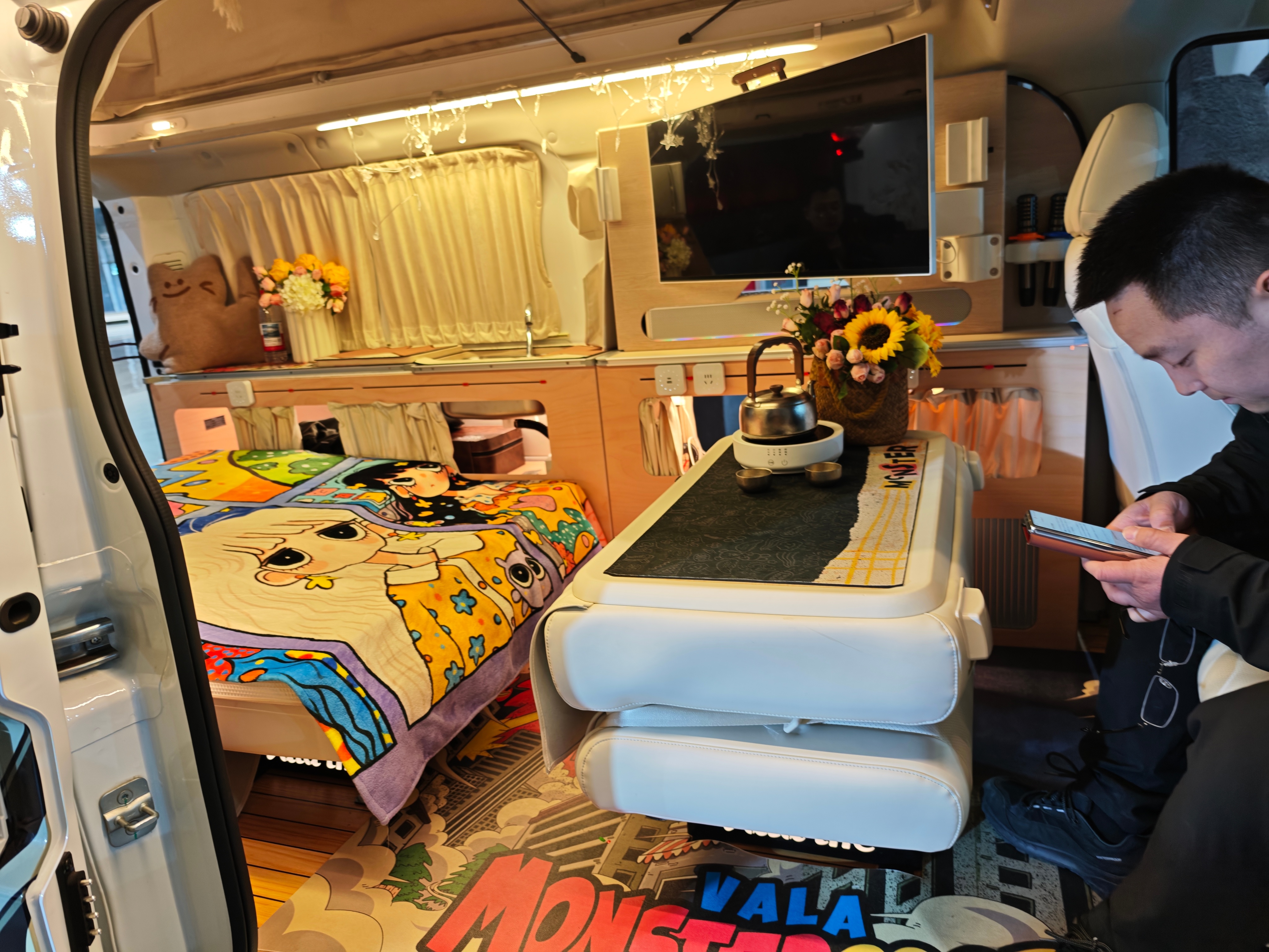 周末我去了趟房车展就…有些失望现在房车用户，基本都是退休的大爷大妈，有钱+有闲，