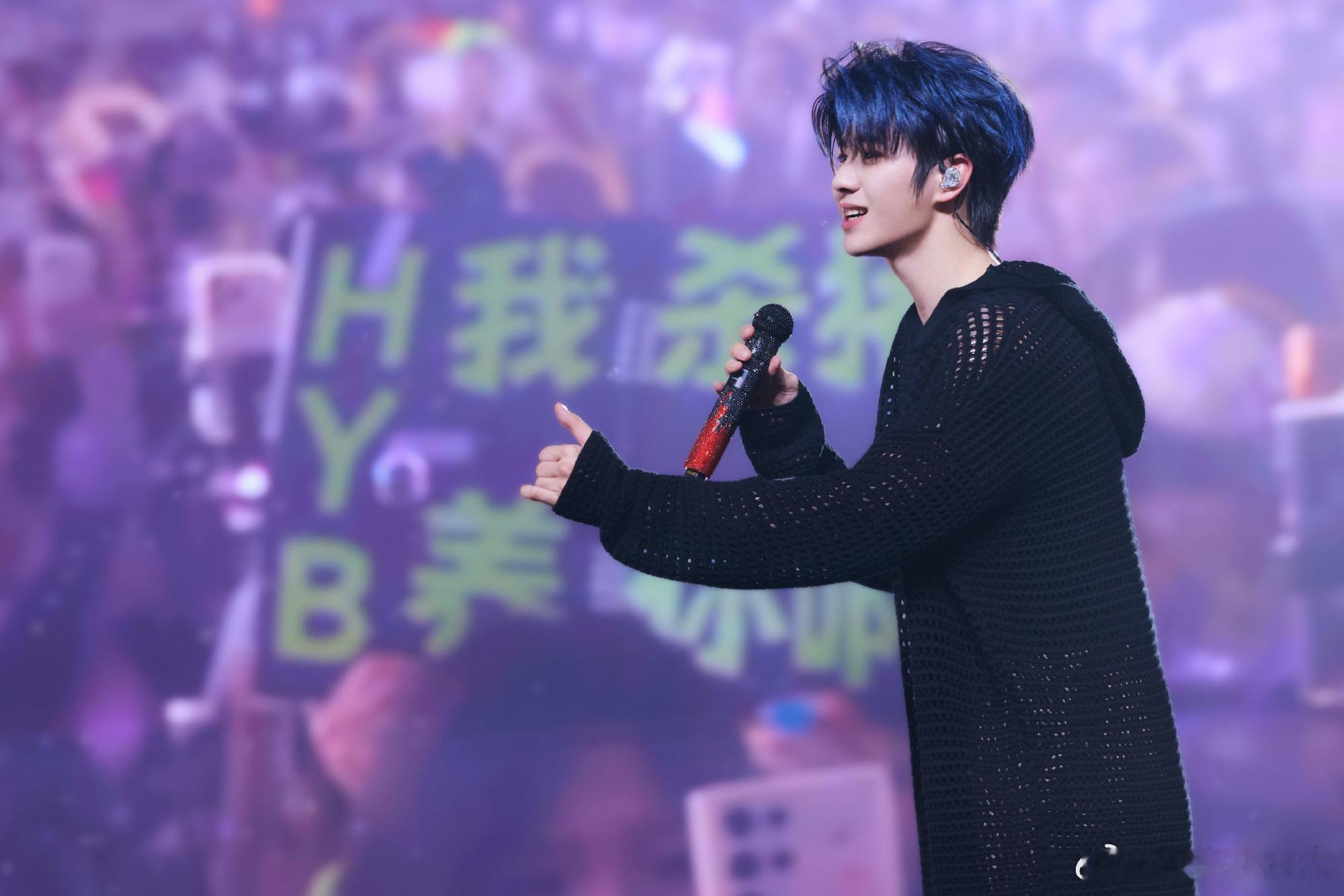 差点以为黄子韬来参加娃综黄子韬的名字一出口，黄誉博的反应直接让我笑到不行！这是典