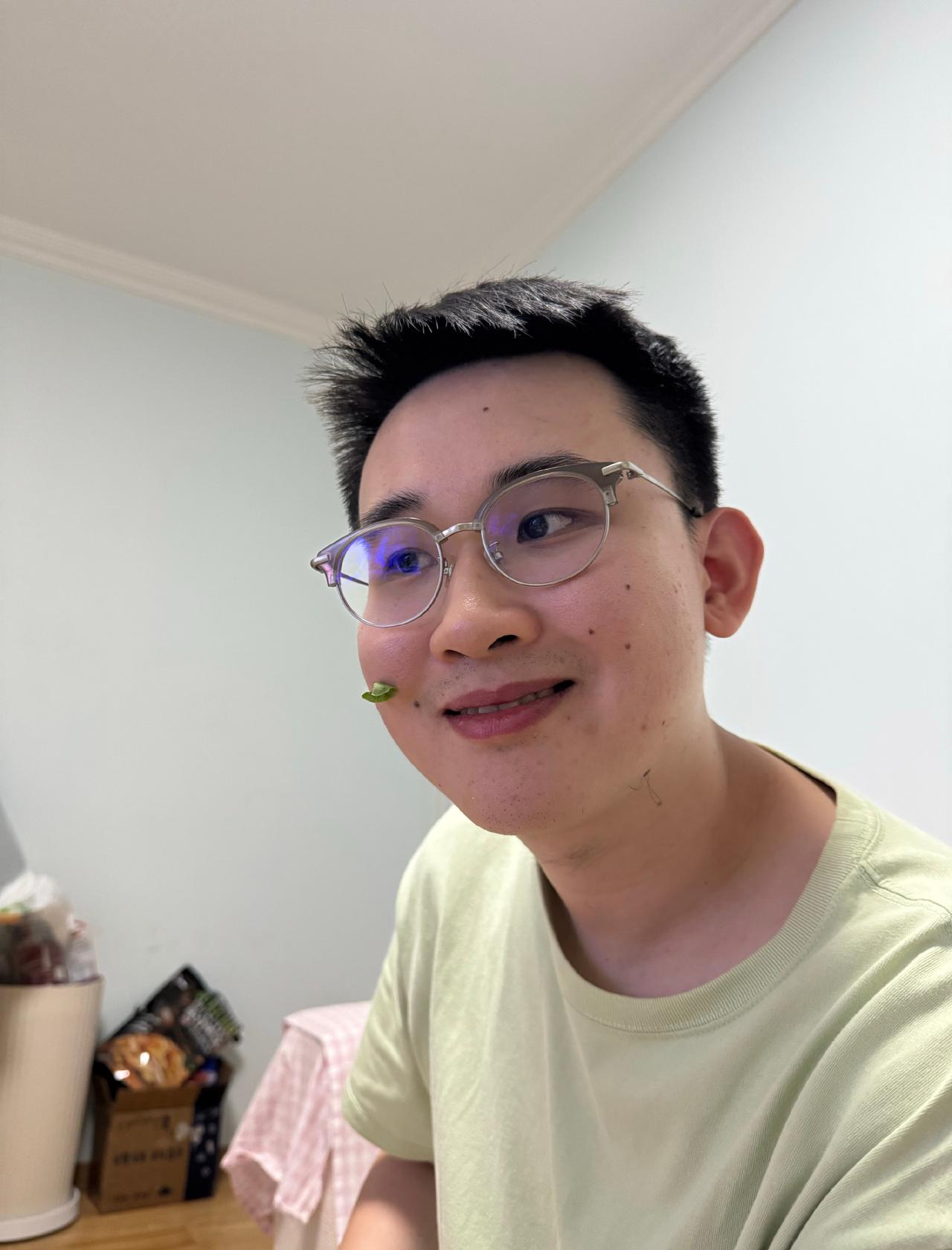 周五的晚上，和爱夫吃点烤肉看电影，熬夜聊天打游戏，第二天睡个懒觉，爱夫新给我买的