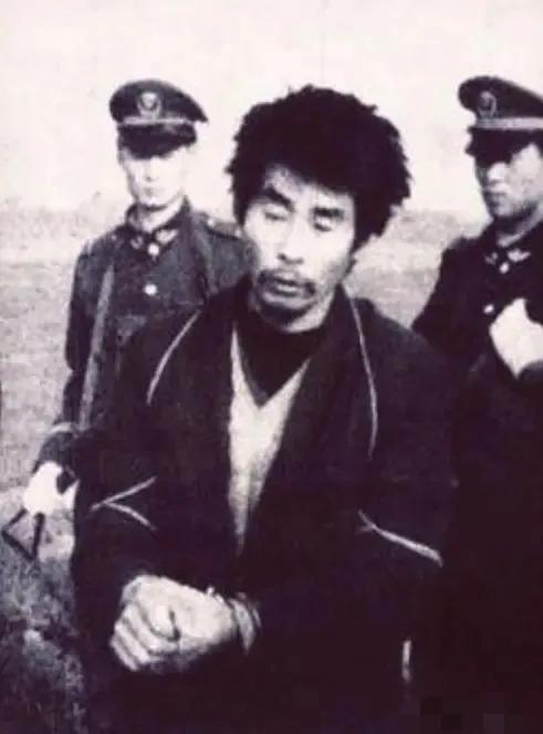 1992到1998年，陕西西安及周边出现连环变态杀手王万明，他专挑红衣少女下手，