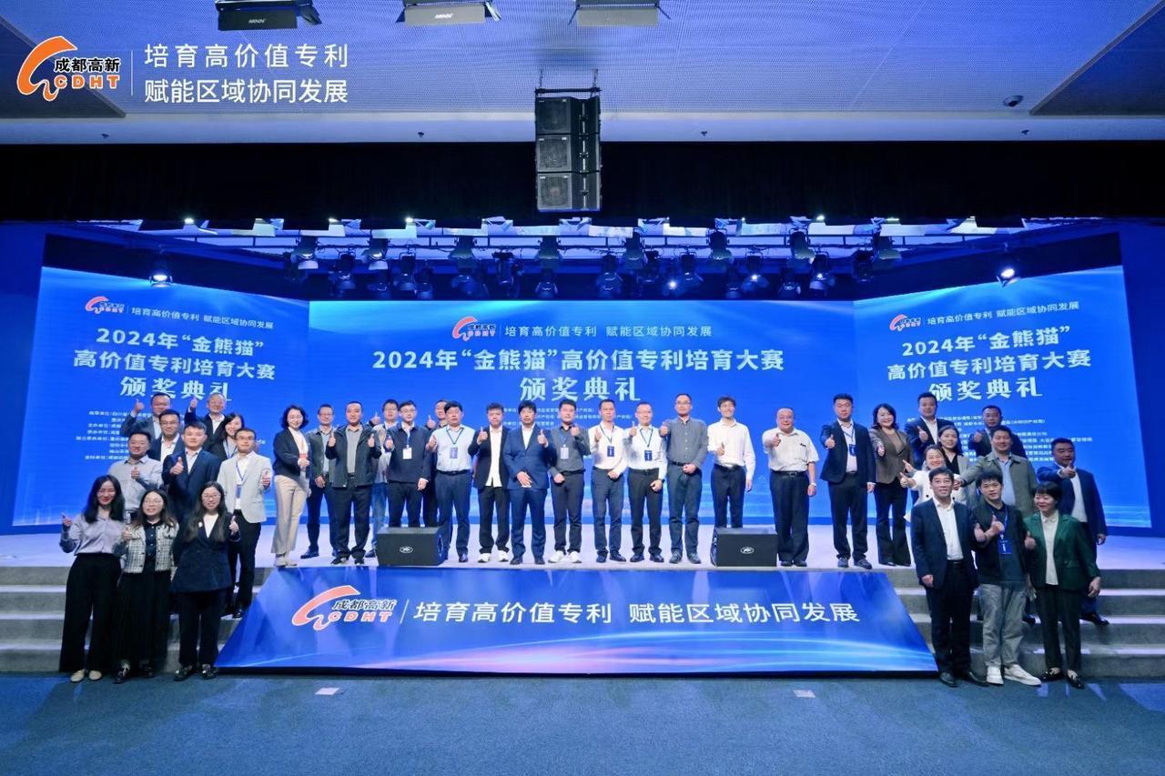 岁岁重阳，今又重阳，菊花傲霜满地香;久久思量，久久难忘，九九重阳胜春光。祝您重阳