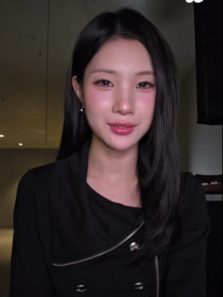 我靠猪在练习室开了直播!!真的带着舞蹈直播来了她太萌了好想亲一口 