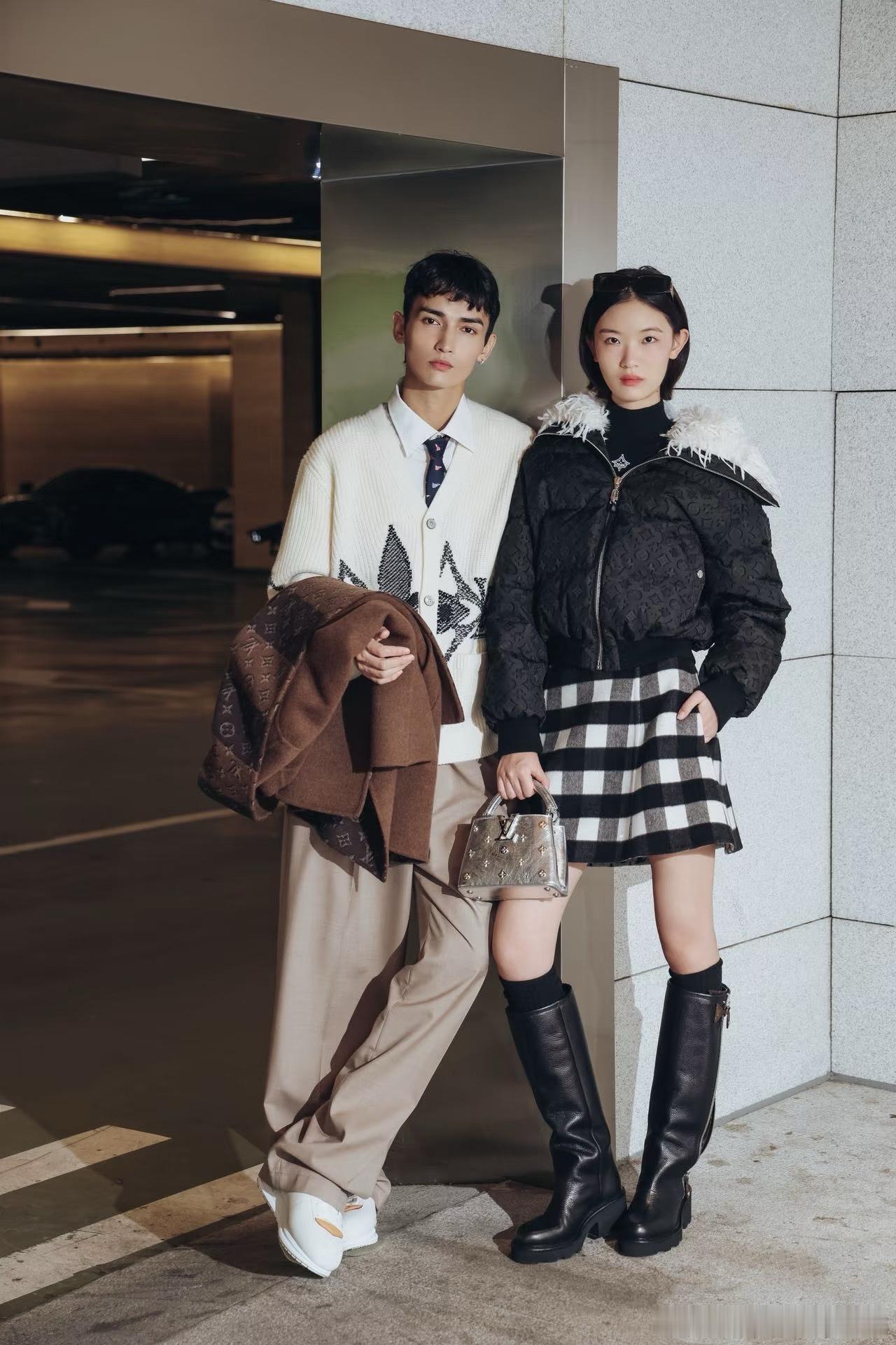 LV Monogram提花羽绒服，短款剪裁羊羔毛领，时髦又实用！外层暗纹老花，低