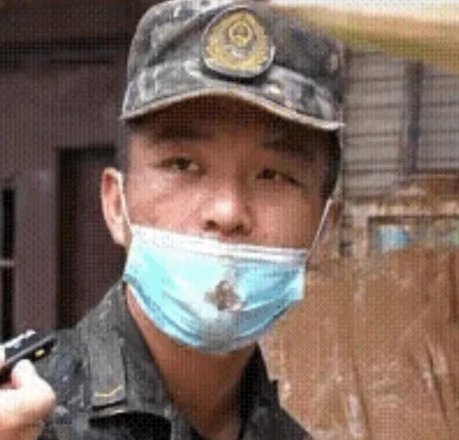 看着真心揪得慌！7 月 11 日有消息传出，广西这边，一名 05 后小伙子入伍才