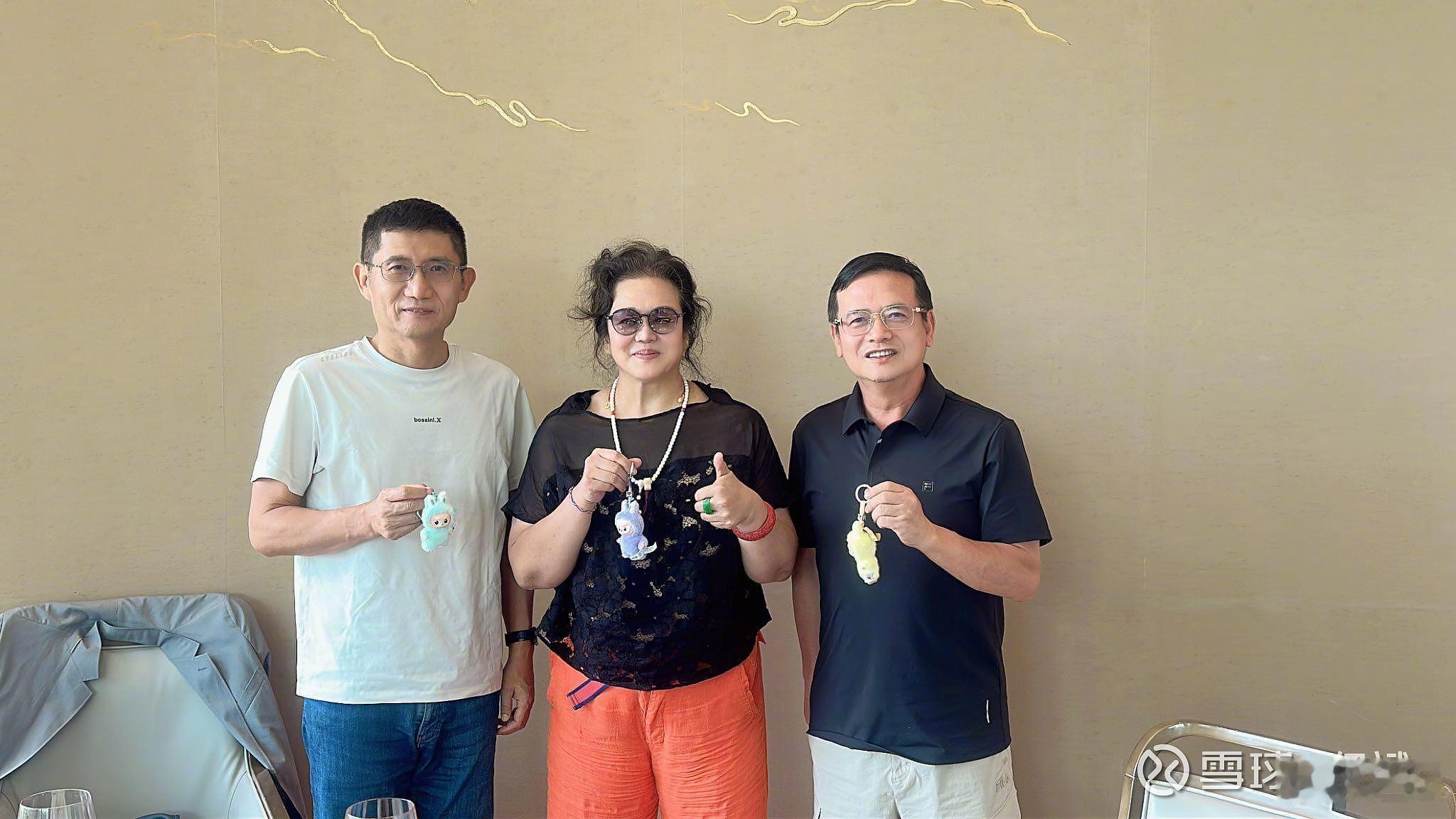 穿越记忆的河流 2025年8月31日，中午伟鹤兄请刘央总等朋友吃饭，也叫上了我。