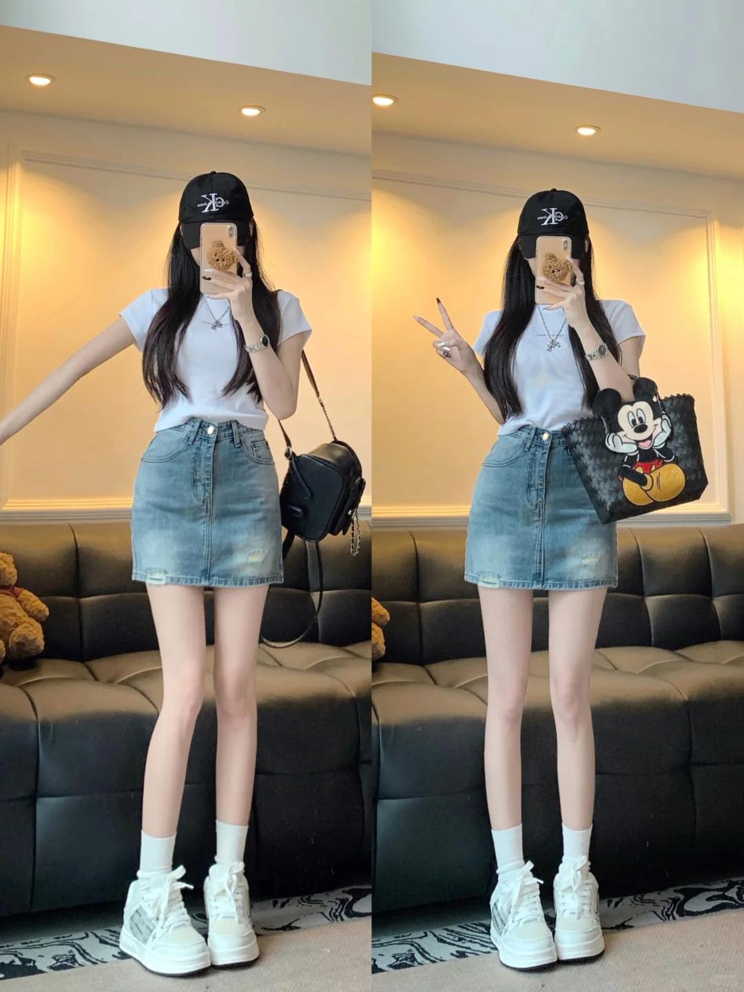#夏日生活打卡季#🌈清新夏日，简约出街LOOK👗
白色短袖T恤，经典百搭，纯