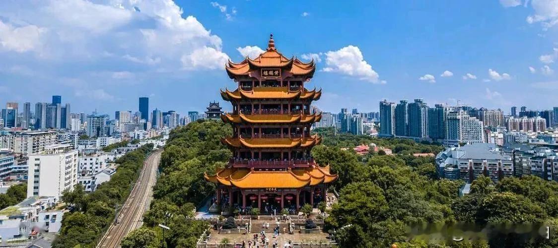 春蚕到死丝方尽，蜡炬成灰泪始干。9月10日教师节，让我们一起为辛勤耕耘在教育战线