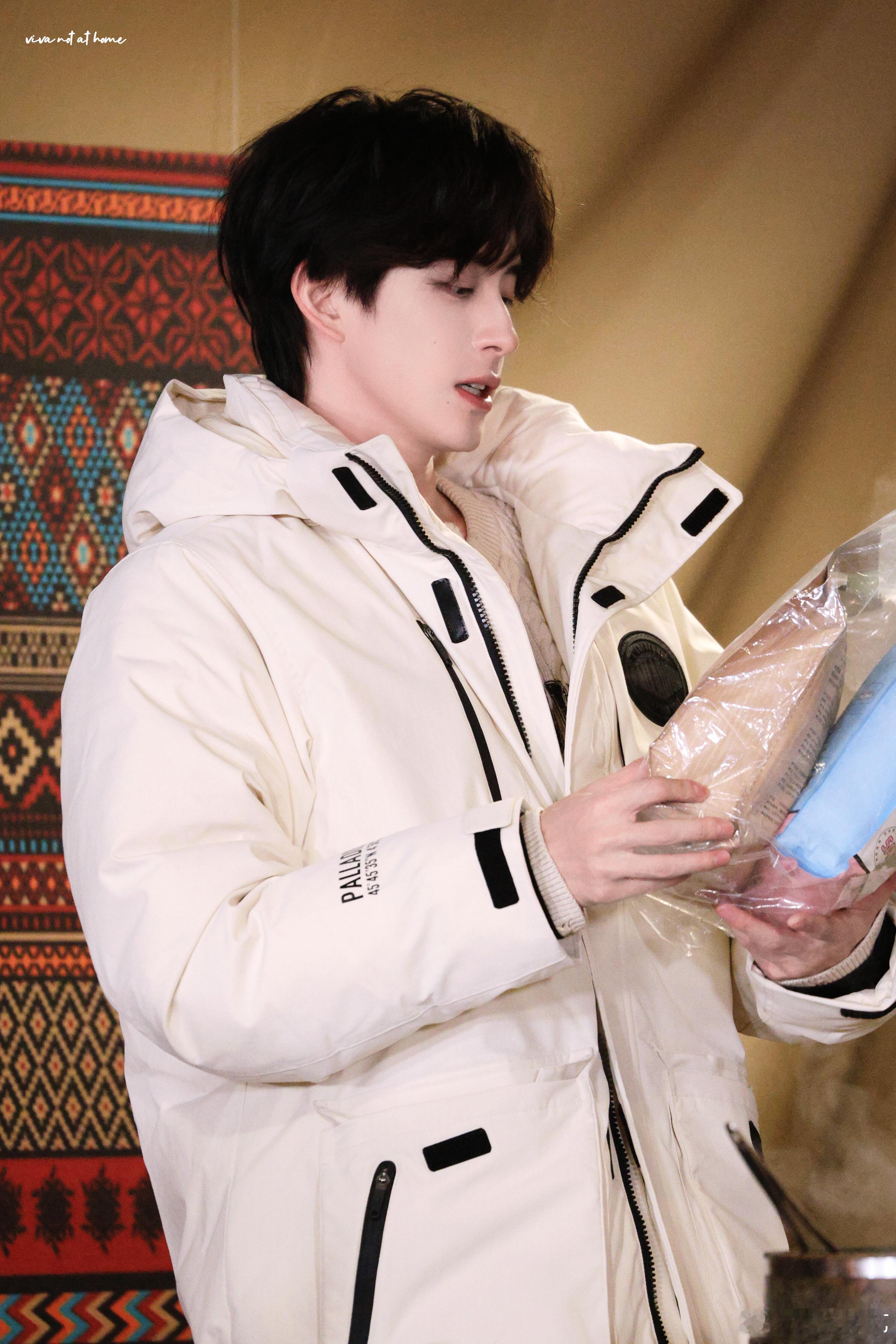 敖瑞鹏推理满分最后0分 谁看了《奔跑吧》这个游戏环节不笑！敖瑞鹏拿着嘉宾锐评推理