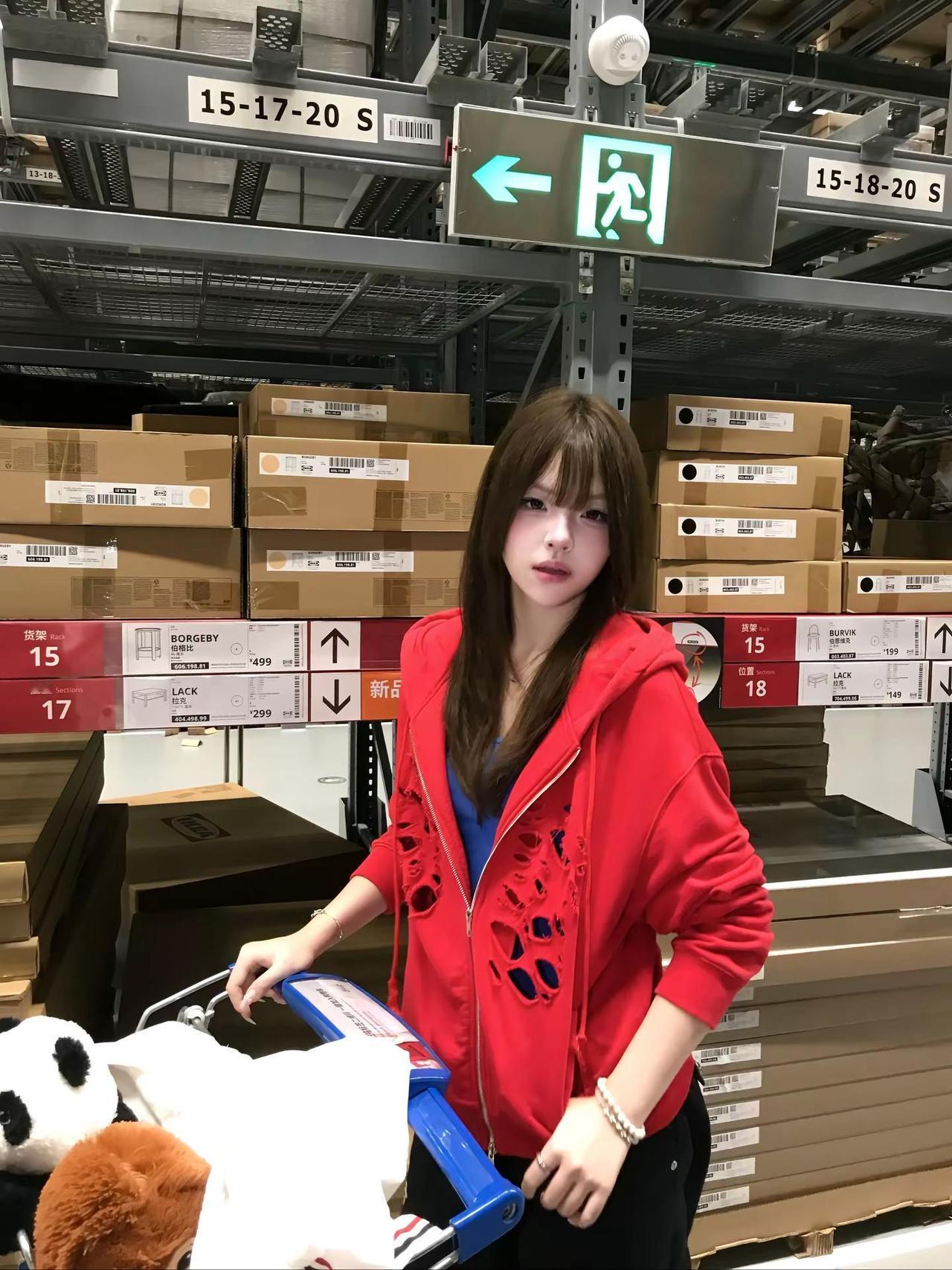 hiphop女孩逛宜家❤️💙🕸️ 红蓝色系穿搭 宜家ootd 10