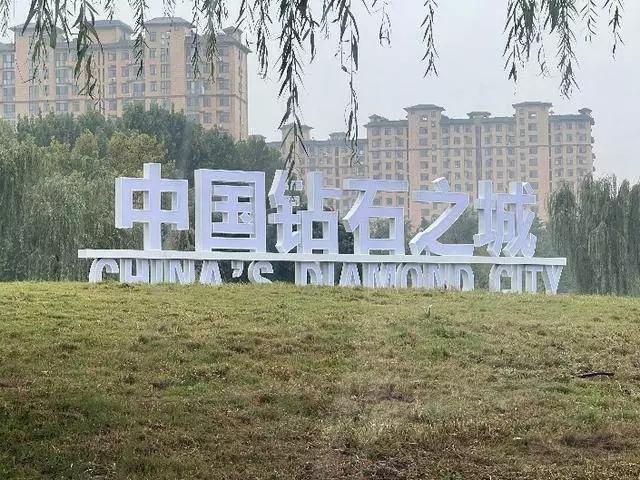 河南炸了！156克拉巨钻“种”出来，比鸡蛋还大，西方垄断百年的谎言被戳穿
 
有