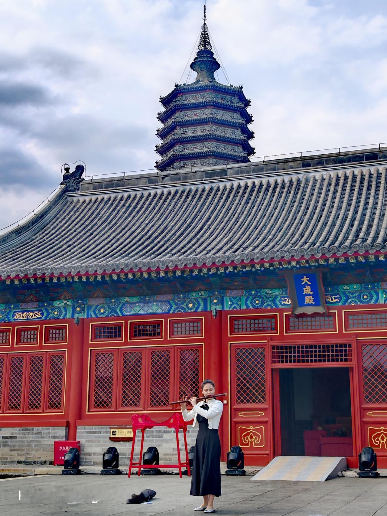 “五一”去北京通州燃灯塔景区大成殿前，能免费看北京民族乐团的演奏。5月2日15: