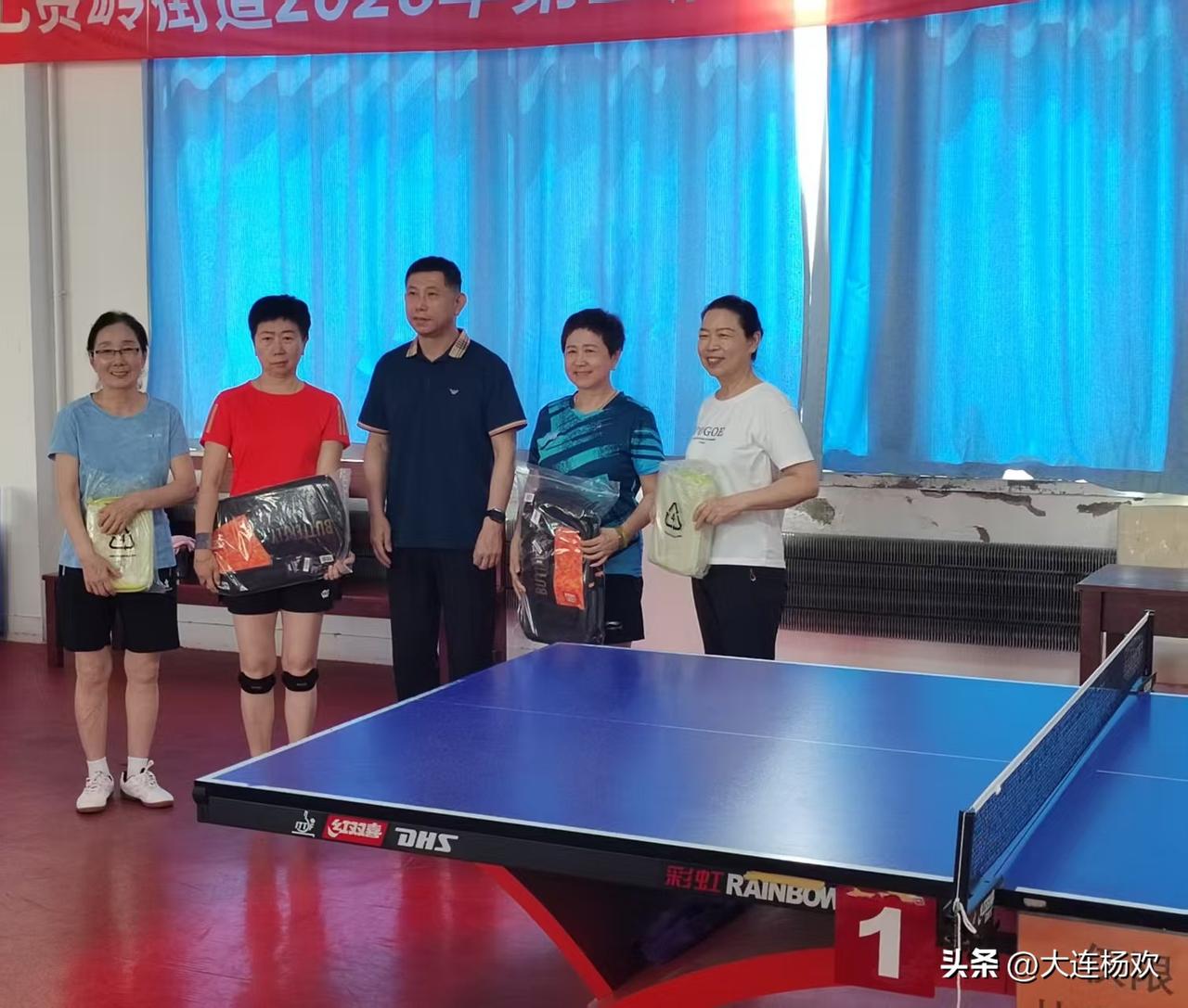 周五上午九点，七贤岭街道2026年退休人员乒乓球比赛在511乒乓球馆拉开帷幕。每
