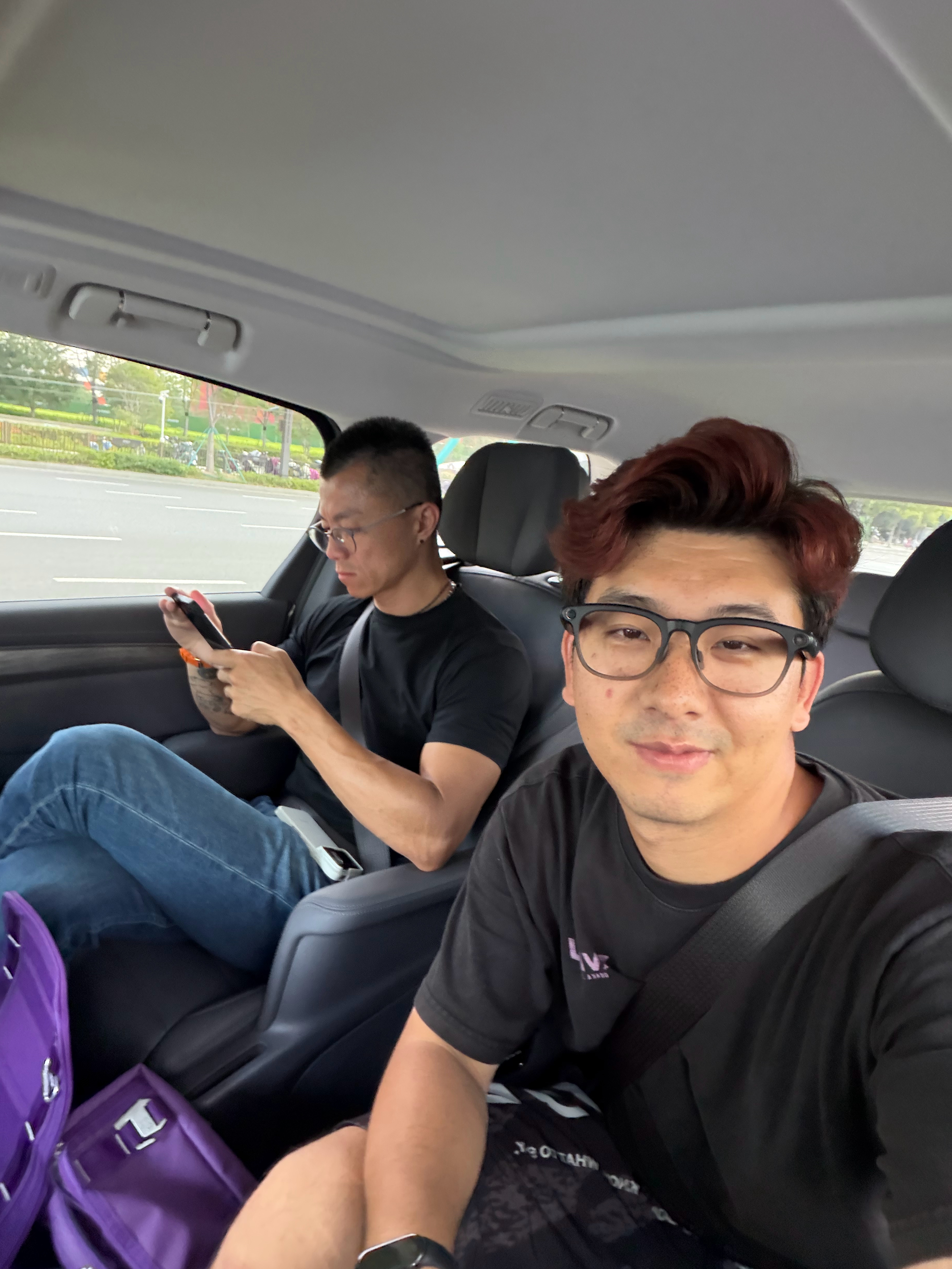 不知怎么的，我怎么又坐右后了[doge] ​​​