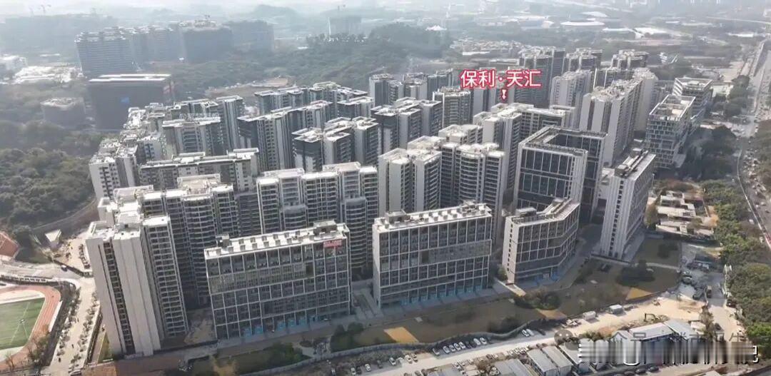 从6.7万到3.2万，保利天汇二手已经腰斩

2021年，保利天汇二期开盘。
8