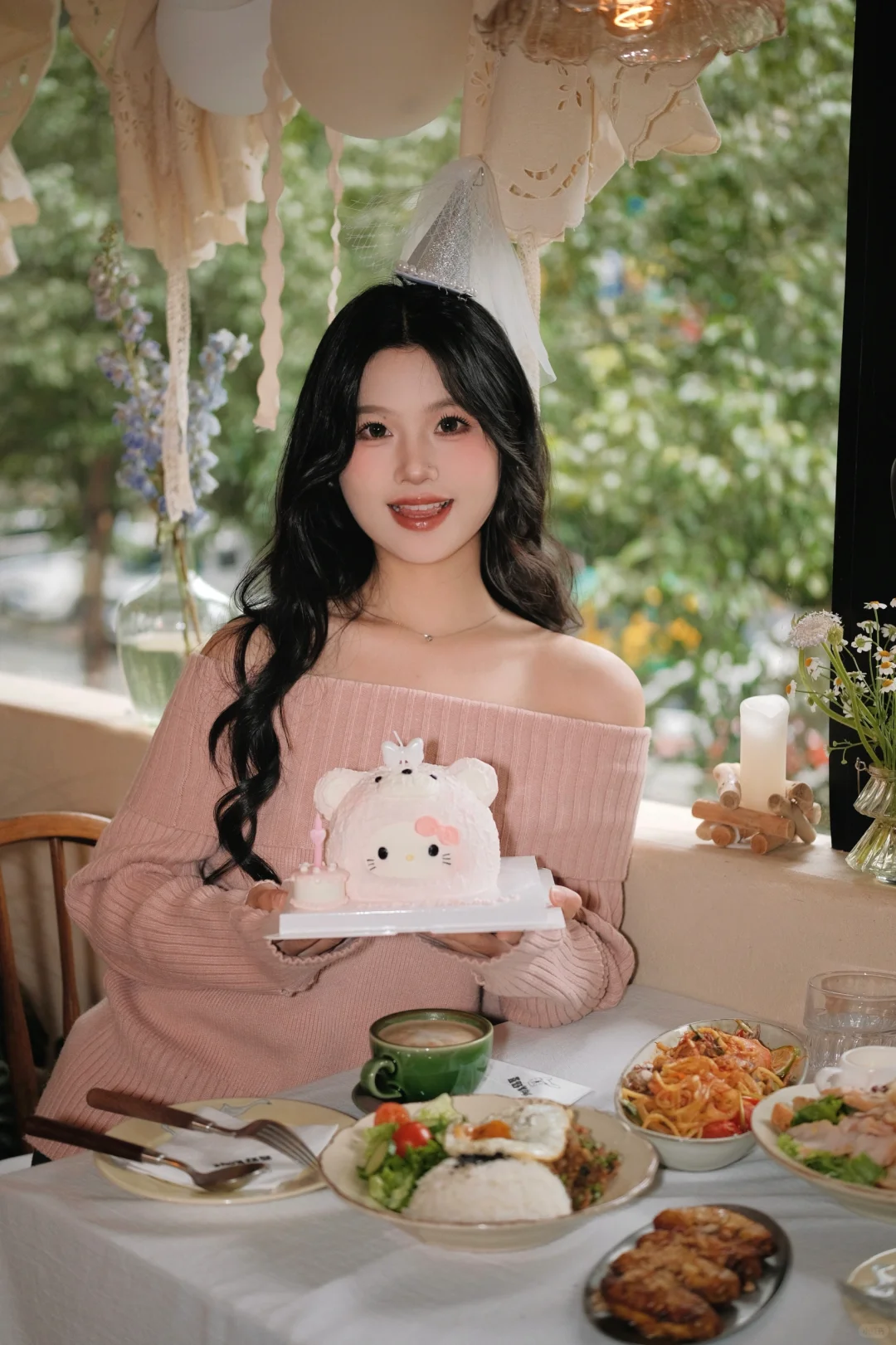 Kitty说不管几岁 快乐万岁🥂