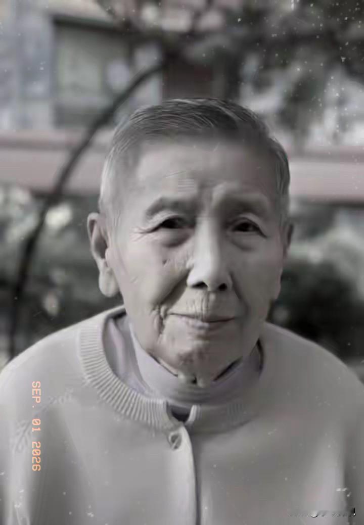 曹奶奶去世了，
不是猝死于意外，
也不是骤然的急病，而是死于我们都逃不过的自然规