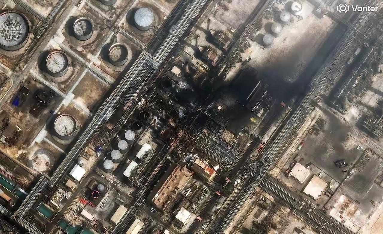 以色列袭击沙特阿美炼油厂，栽赃陷害伊朗！
3月2日沙特阿美炼油厂遭到袭击，当全世