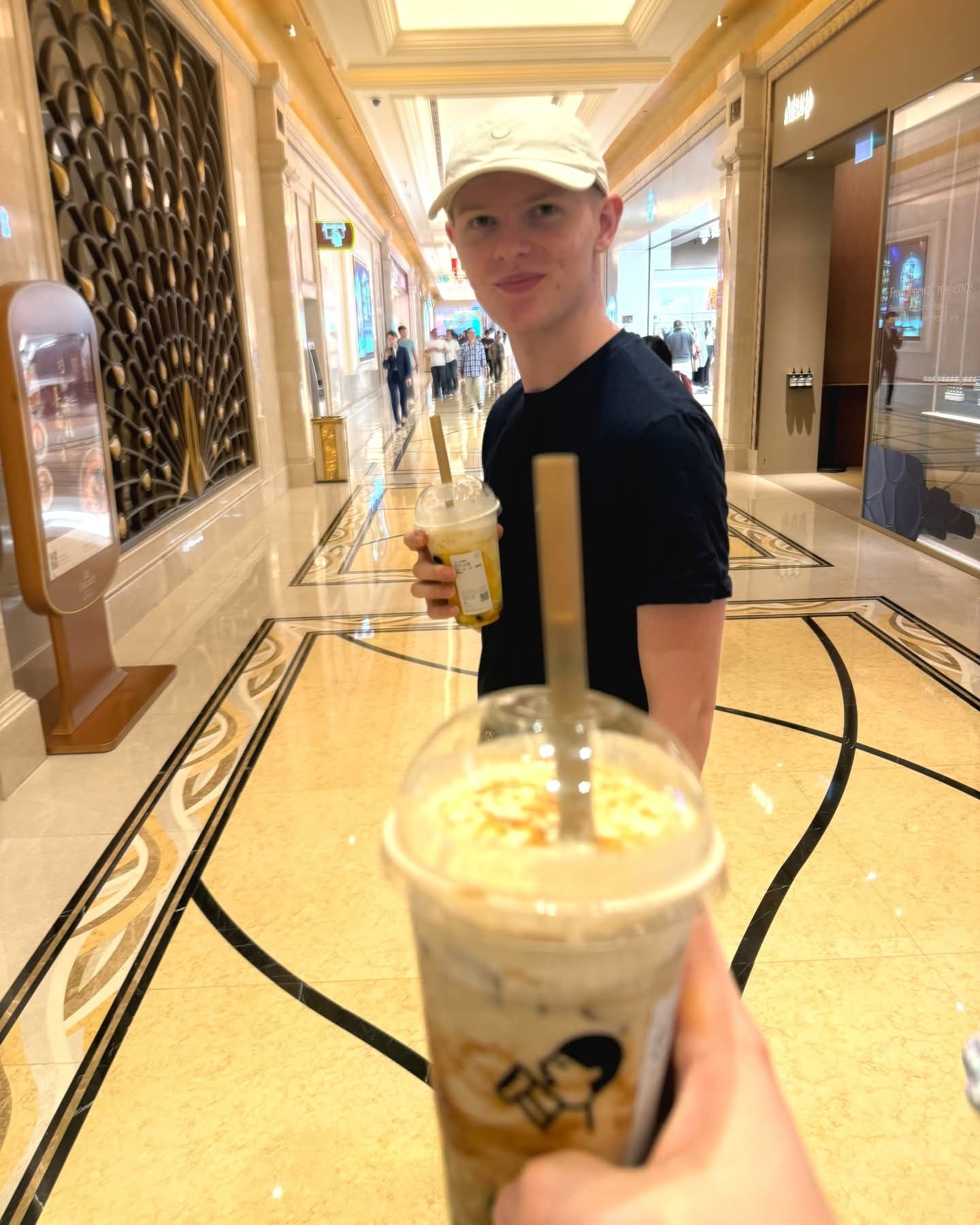 要喝奶茶了。老自一杯，老己一杯，老子一杯，老娘一杯，本尊一杯，我一杯，俺一杯，额