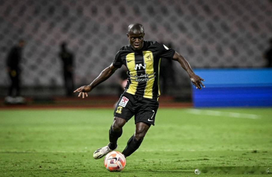 据知名记者斯基拉报道，巴黎FC有意签下坎特。报道称坎特与吉达联合的合同将在明年6