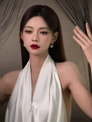 沈梦辰一套又一套眼前一亮又一亮沈梦辰这套造型又杀疯了！甜妹御姐一秒切换，复古港风