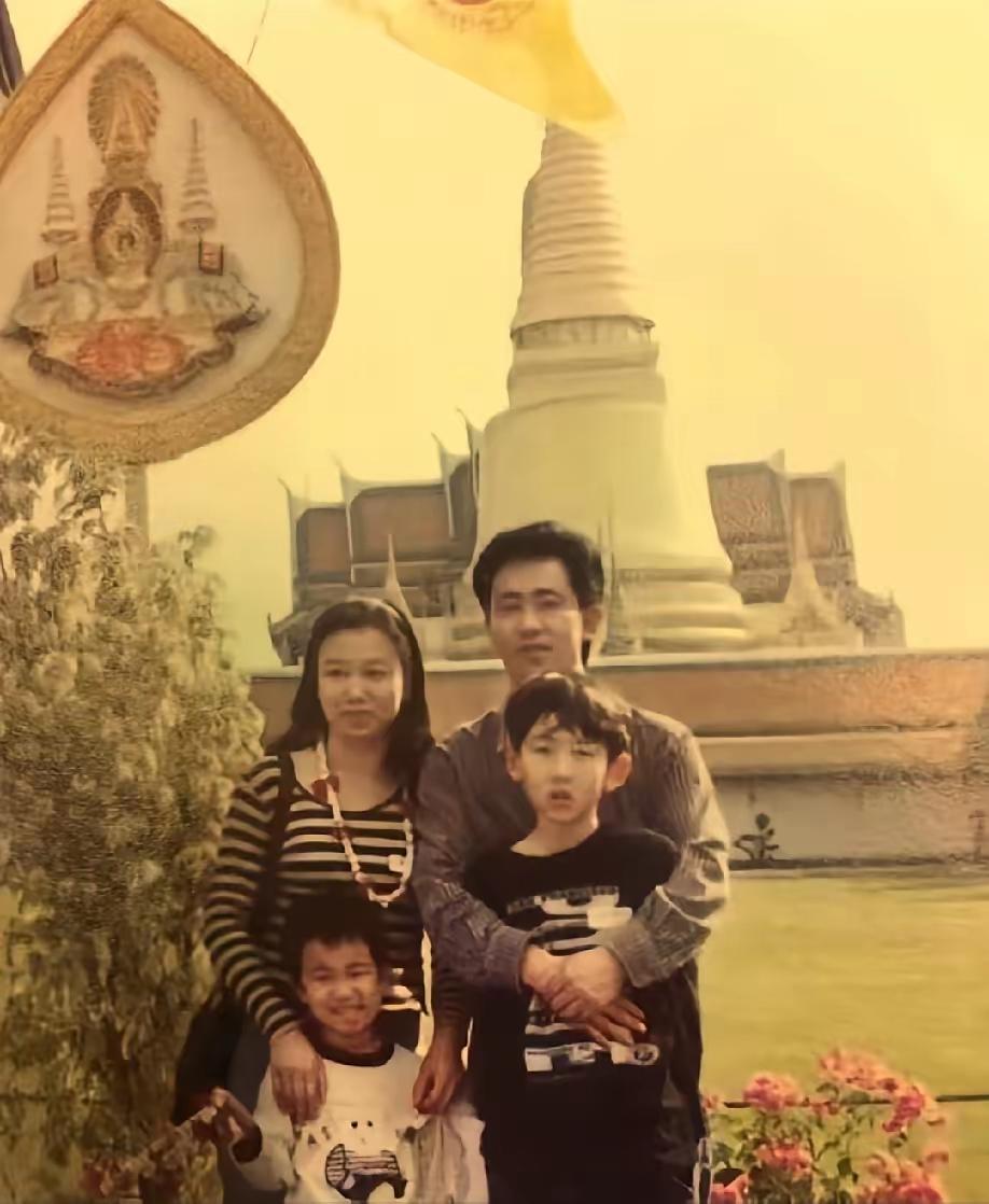 许厂长和爱妻游白塔，这不就是平常人的一辈子吗？没有后来的事，他们应该也就是一对普