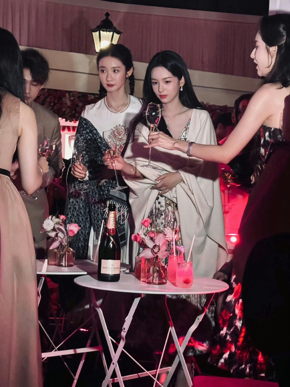 周也豪门千金既视感来了 ​​​