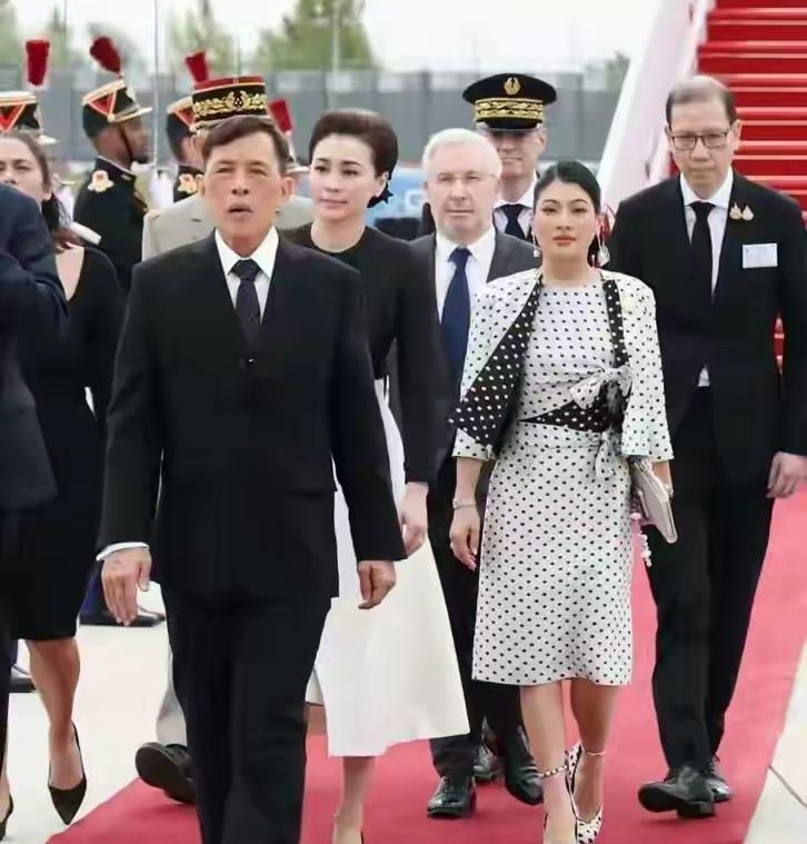 年轻就是好呀！思梵蕊公主这一次，轻松碾压了继母苏提达！
谁能想到，帕公主离开后，
