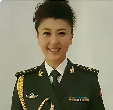 一段饭局录音的流出，将演员闫学晶推上了舆论的风口浪尖。录音中，她直言“卫视不给钱