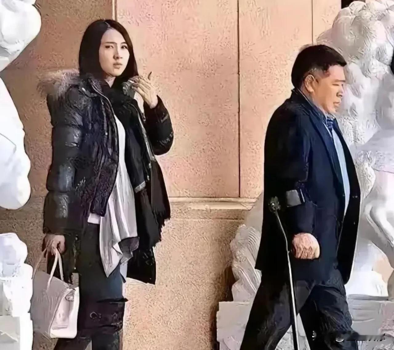 世俗的眼光都说黎姿嫁了个残废的，明明那么漂亮，但是嫁人不看外表，一个人对自己的好