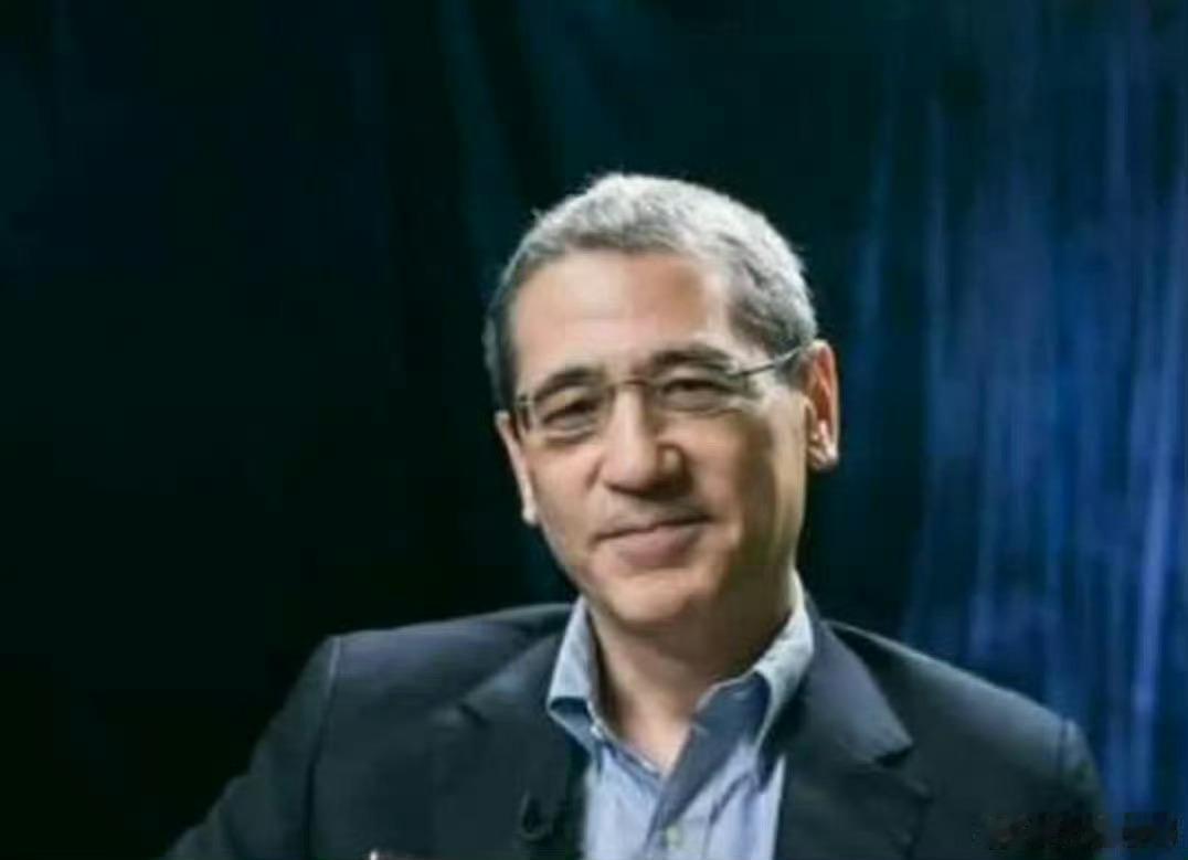 著名崩溃家章家敦又炒作其陈腔滥调，他声称，中国经济即将崩溃，欧洲列国排队访华是看