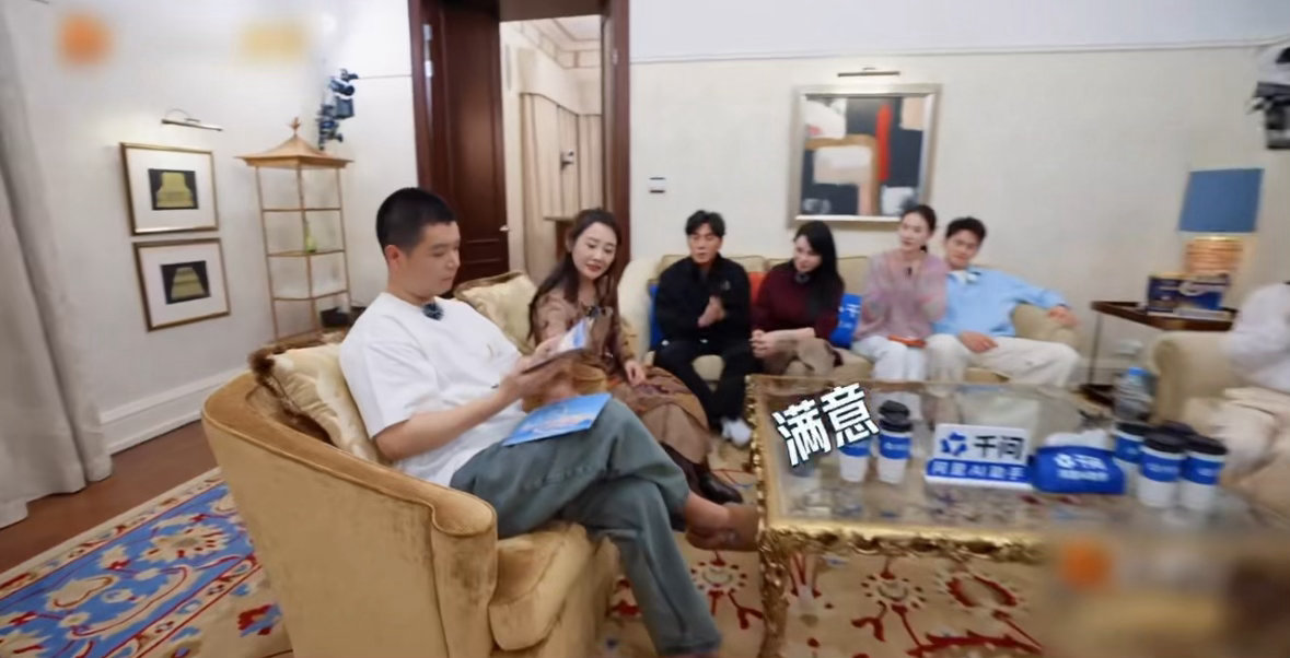终于知道李纯看上马頔什么了看似蔫蔫爱叹气，实则靠谱天花板，马頔提前安排接机大巴、