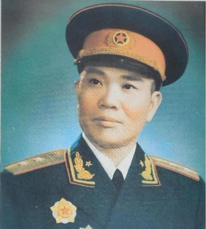 1955年，大授衔前，毛泽东主席审阅拟选名单时，在少将名单中看到了韩伟的名字，不