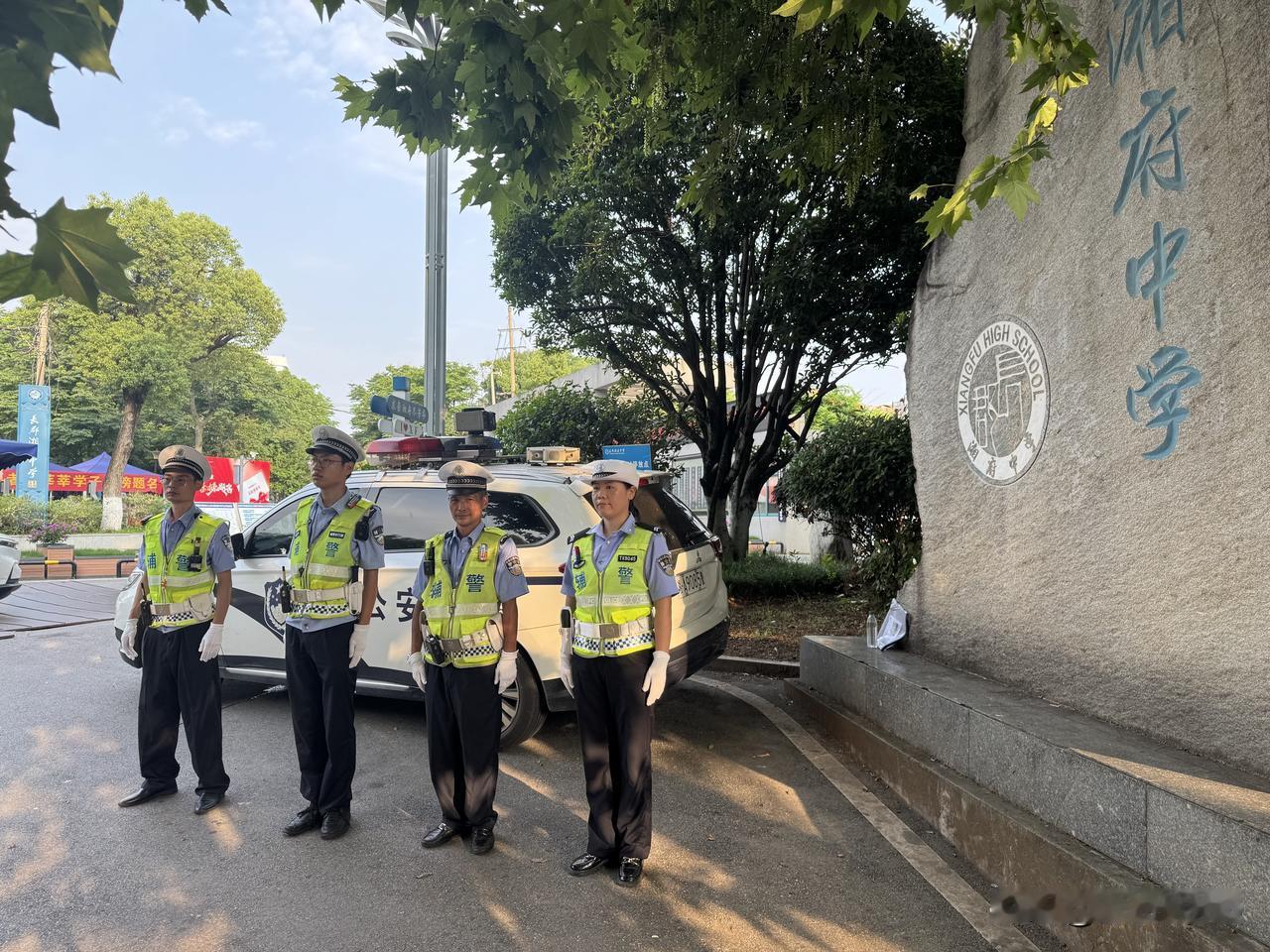 护航高考 交警同行。2026年高考首日，天心大队全警动员、提前就位。6时30分前