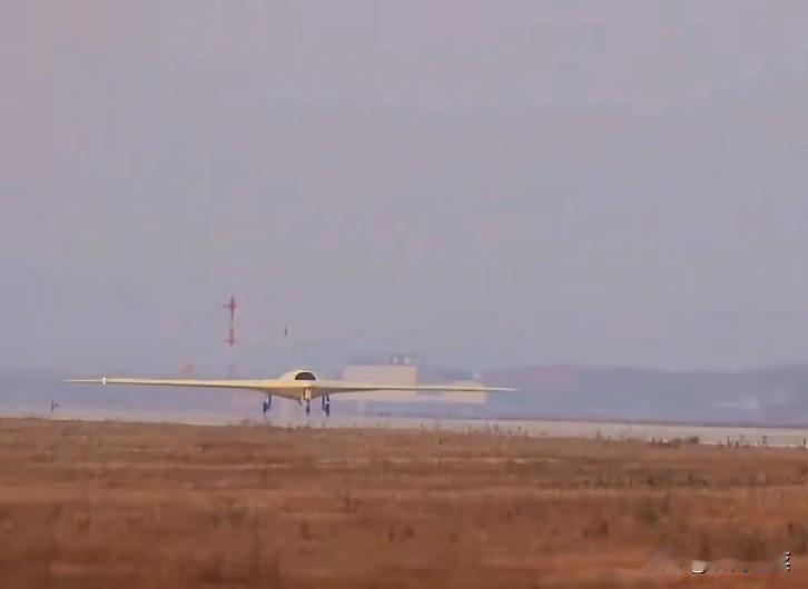 我国新型高空高速长航时无人机彩虹 - 7 成功首飞，这可太让人兴奋了！去年 11