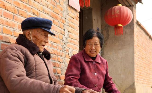 1978年的东北农村，土改的余波仍在，人心未定。成分决定命运的时代刚过，偏僻山村