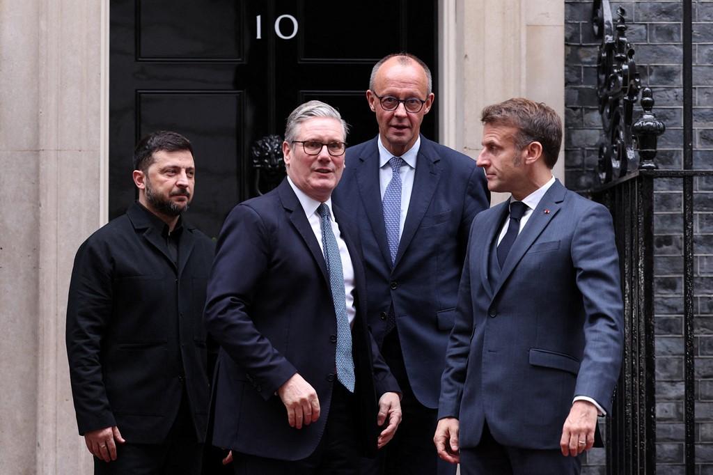 乌克兰总统泽连斯基周日确认已抵达英国，将与英国首相基尔·斯塔默举行双边会谈，并与